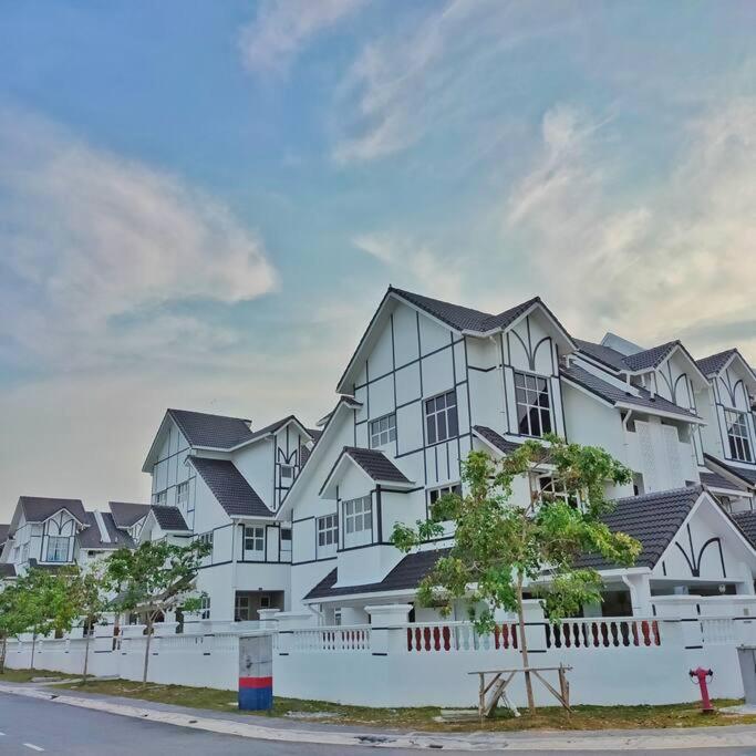 3 Storey Swimming Pool&Projector House Setia Alam Shah Alam Esterno foto